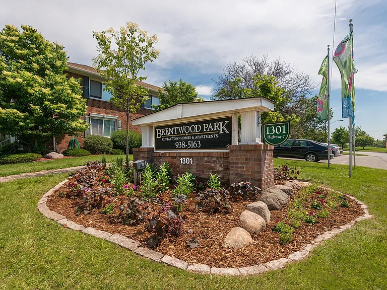 Brentwood Park Townhomes — Photo 14