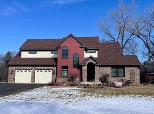 2910 Seminary Dr, New Brighton, MN 55112