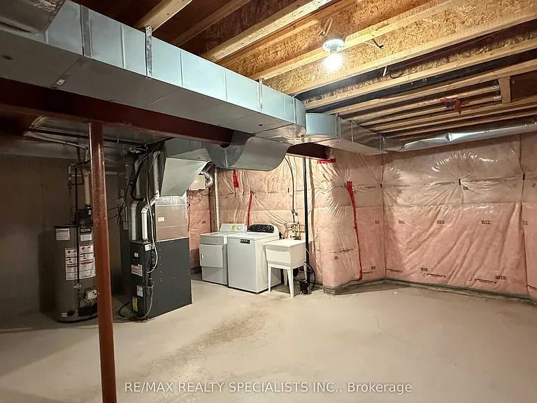 3273 Stoney Cres — Photo 28