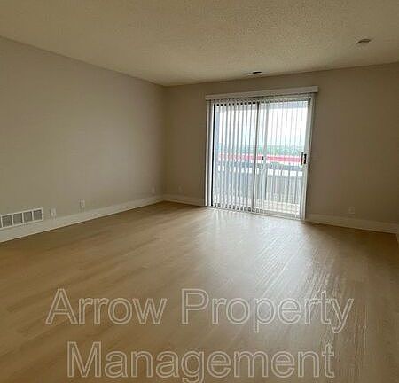 5th image of 535 W Saunders Ave #12