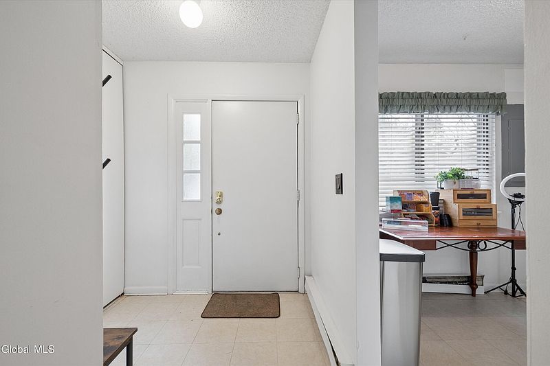 4th image of 82 Crestwood Terrace