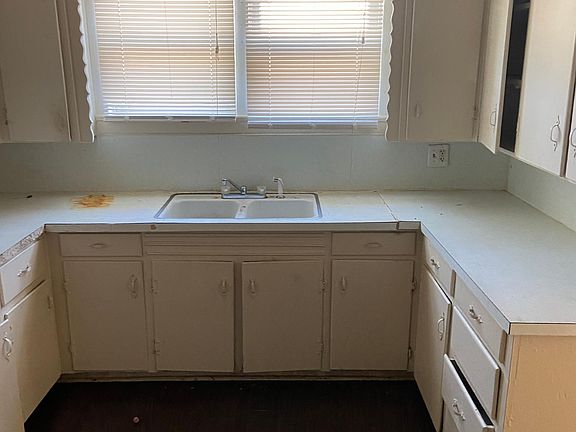2nd image of 3644 College Ave