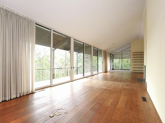 4th image of 2691 Grandin Pl