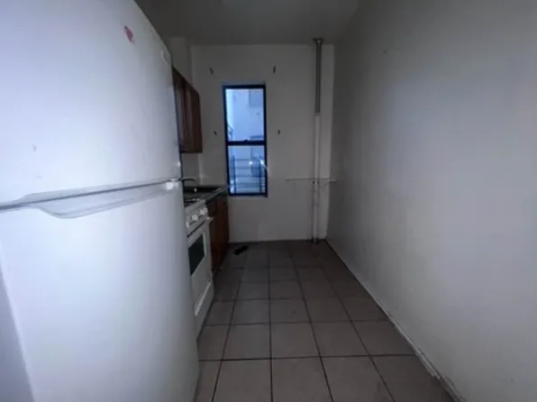 875 Hunt's Point Avenue 1Y image 3 of 7