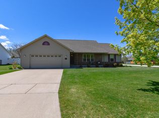 482 Terrace Lake Ln, Green Bay, WI 54311