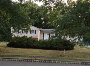 20 Goodhart Dr, Livingston, NJ 07039
