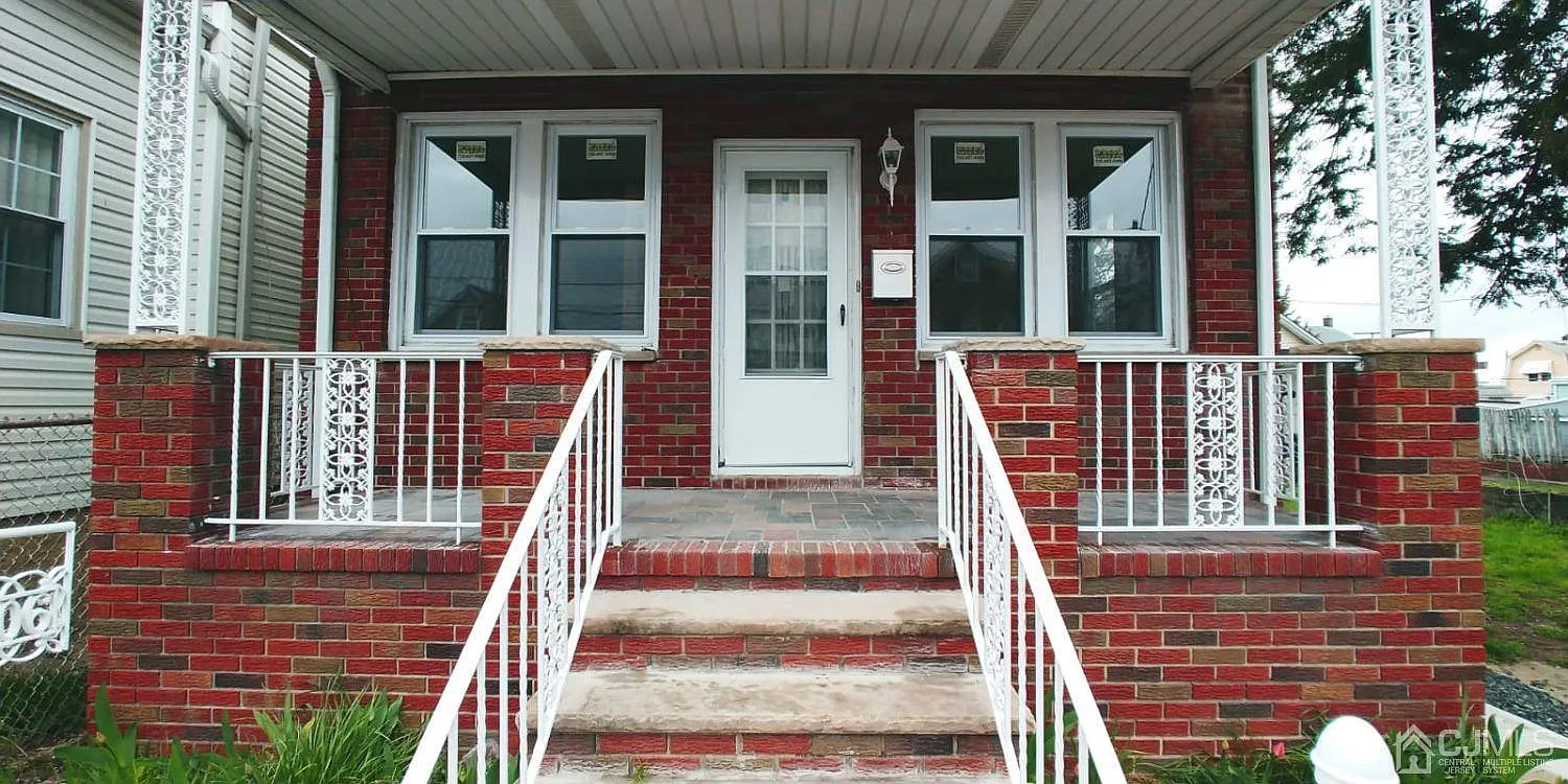 306 Meredith St photo 1