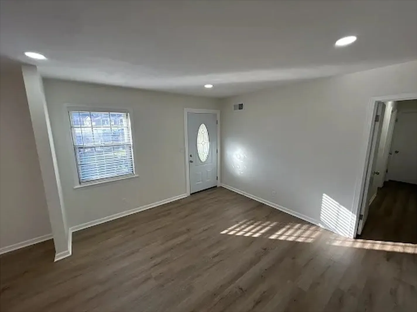 Welcome to 1853 Kingsview Drive! — Photo 4
