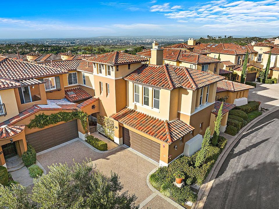 1st image of 21 Lucania Dr