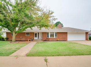 220 N Main St, Waukomis, OK 73773