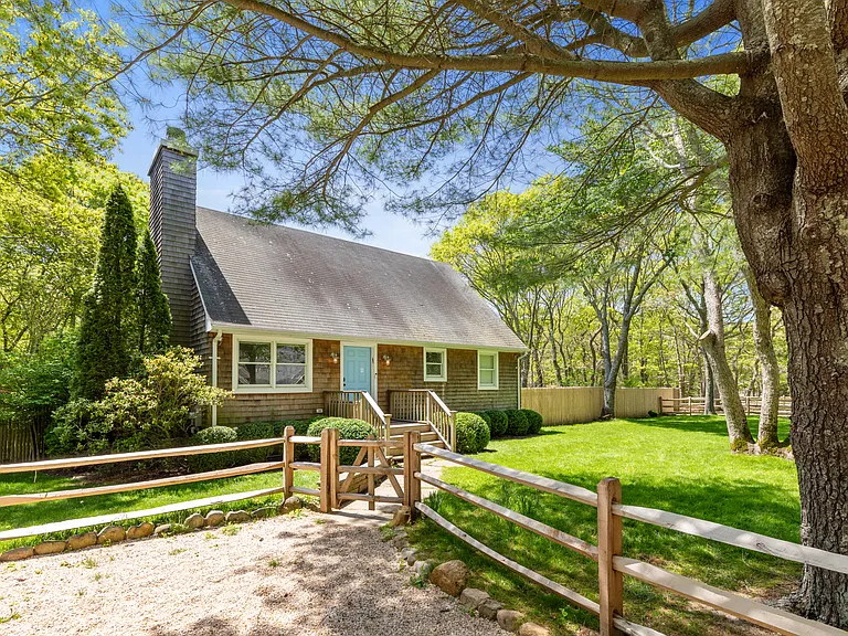 15 Amagansett Dr E — Photo 13
