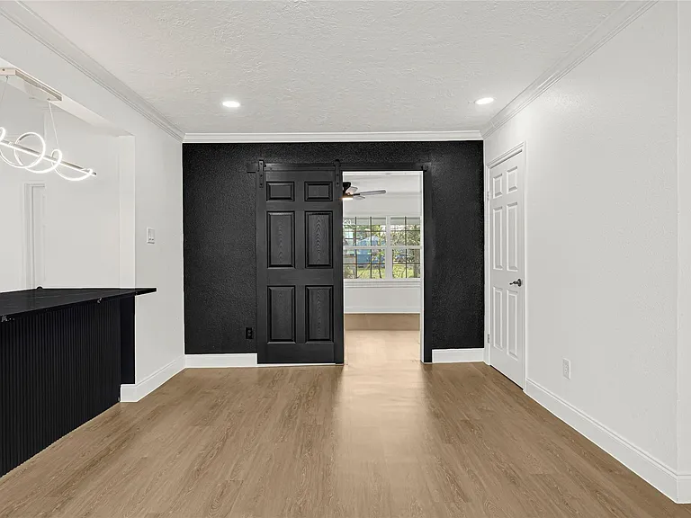 513 Main St — Photo 12