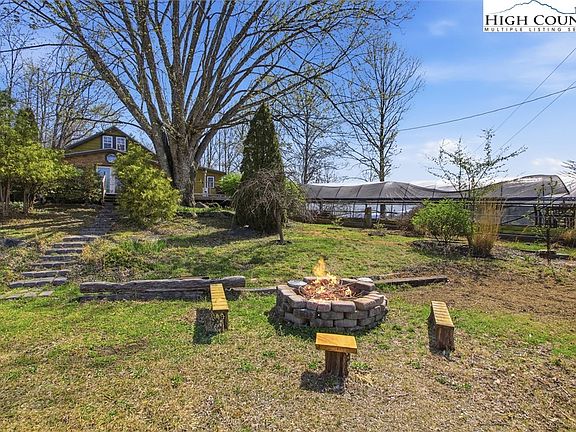 3rd image of 4990 Blowing Rock Road