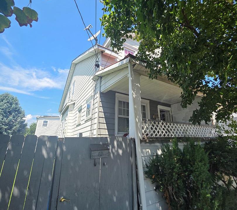 1st image of 572 Emmett Ave #574