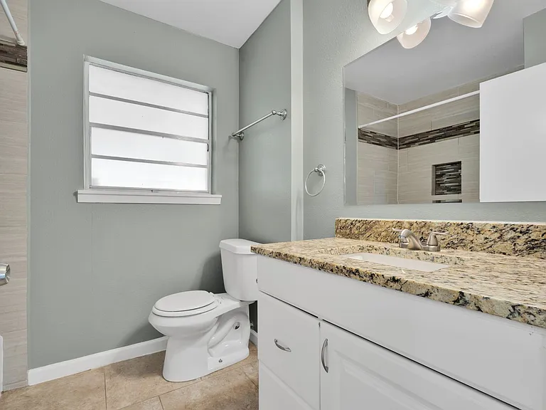 417 E Lindbergh Blvd — Photo 14