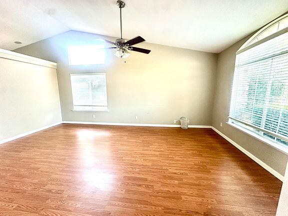 3rd image of 1212 Carson Ave