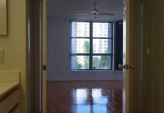 3rd image of 3530 Mystic Pointe Dr APT 713