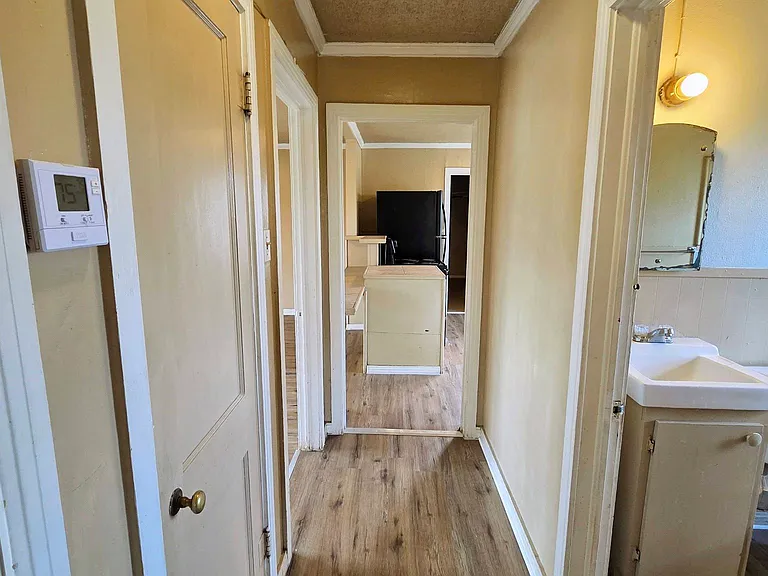 1319 Sycamore St — Photo 16