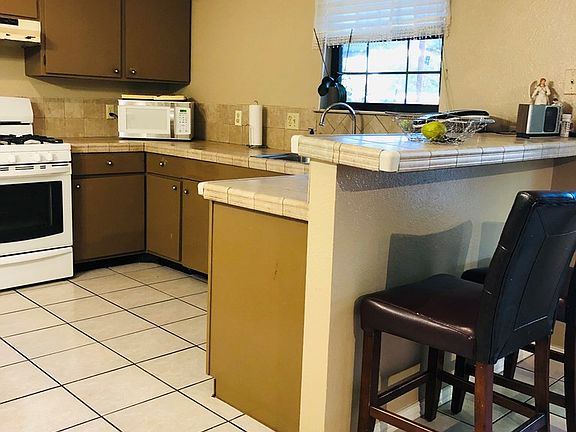 3rd image of 2818 Langtry Ave