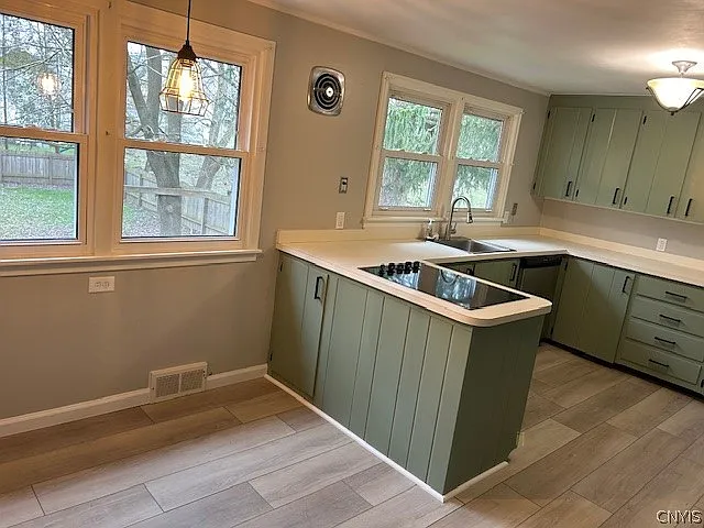 3 bed, 2.0 bath, 1404 sqft, $2,800 — Photo 4