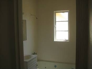 5th image of 718 NW 15th Ter