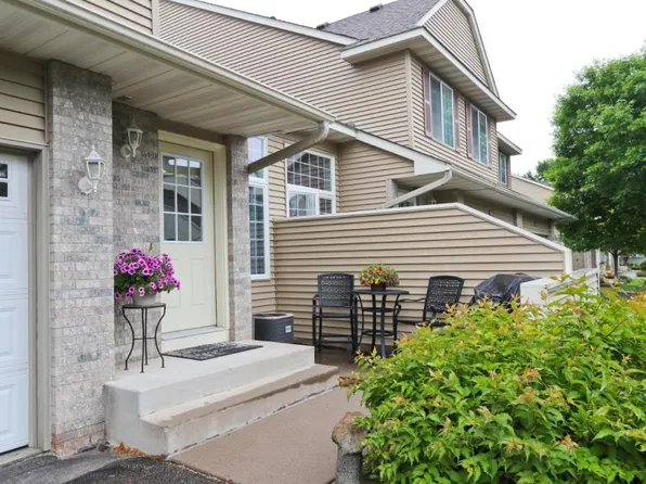 1324 Crown Oaks Dr NE, Spring Lake Park, MN 55432