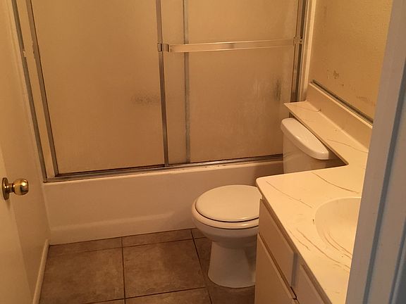 3rd image of 1034 E 6th St APT 401