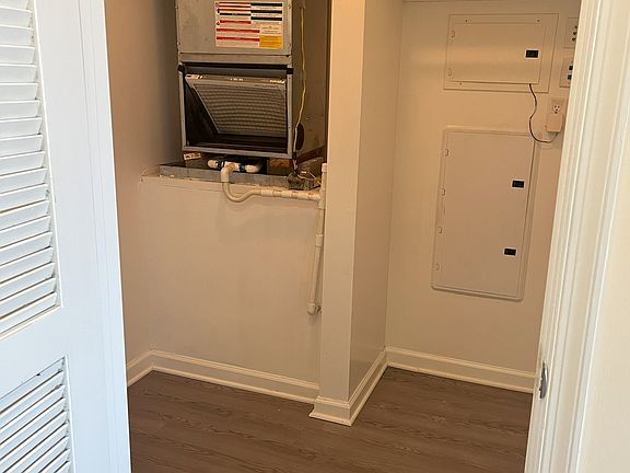 5th image of 5329 Warminster Dr Unit 304