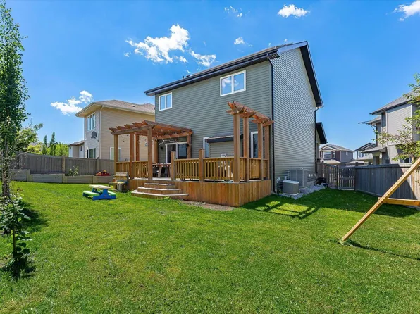 913 Goshawk Point NW, Edmonton, AB T5S 0H6