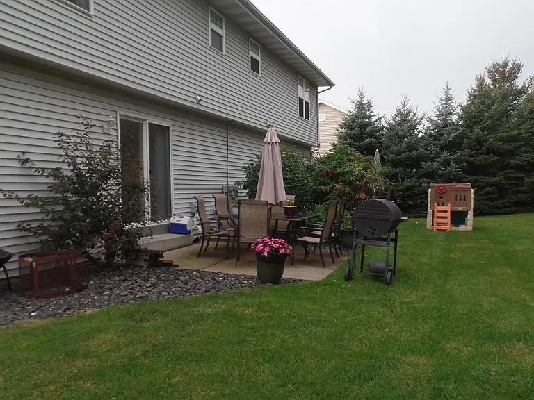 2224 Patrick Ln — Photo 3