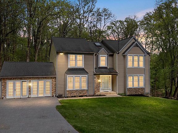 2nd image of 3904 Thoroughbred Ln