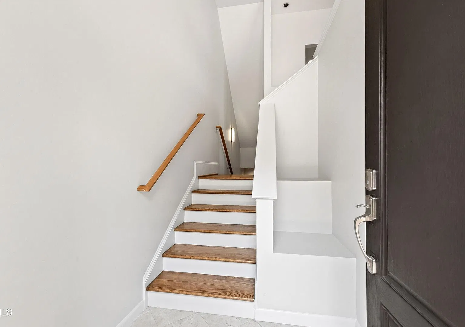 803 The Village Circle — Photo 3