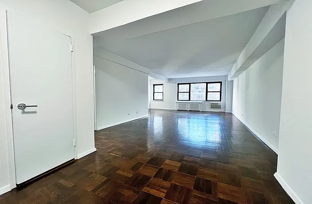 Rented by Manhattan Realty Group | media 8