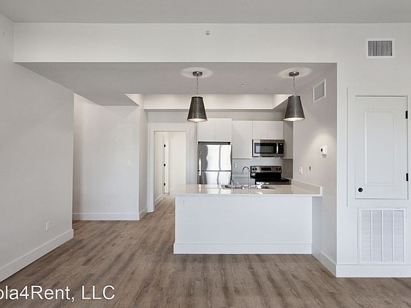 4th image of 3001 Conti St #307