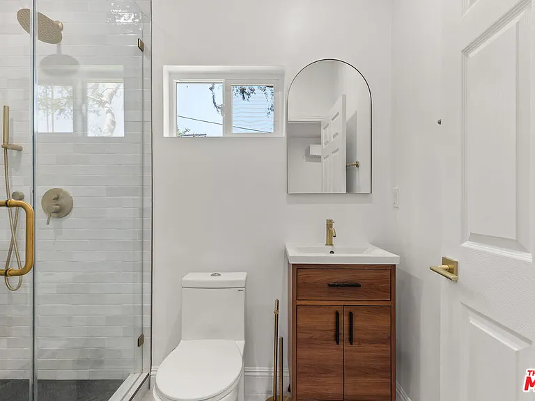 8017 Airlane Ave — Photo 7