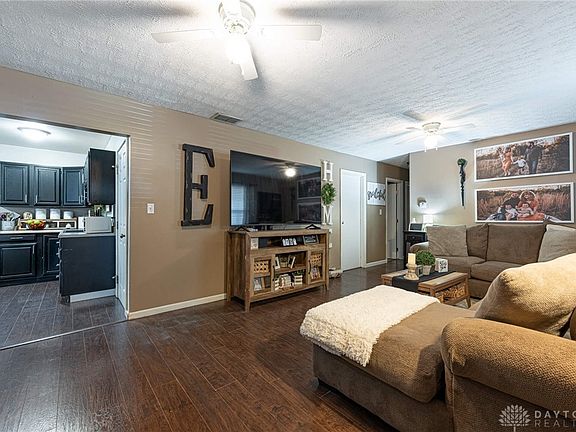4th image of 231 Bedford Ave