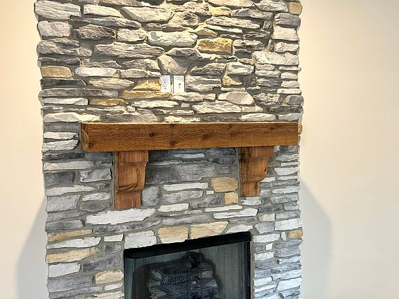 3rd image of 410 Cumberland Ridge Ct