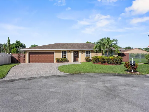 835 W Plantation Cir, Plantation, FL 33324