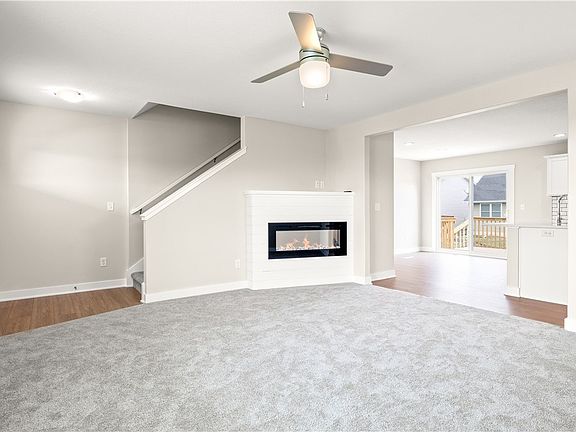 4th image of 210 Deer Haven St