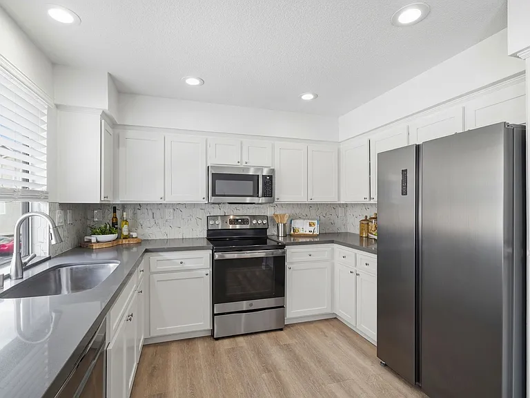 6020 Condor St — Photo 10