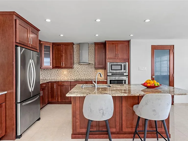 860 Ashford Ave #9 — Photo 12