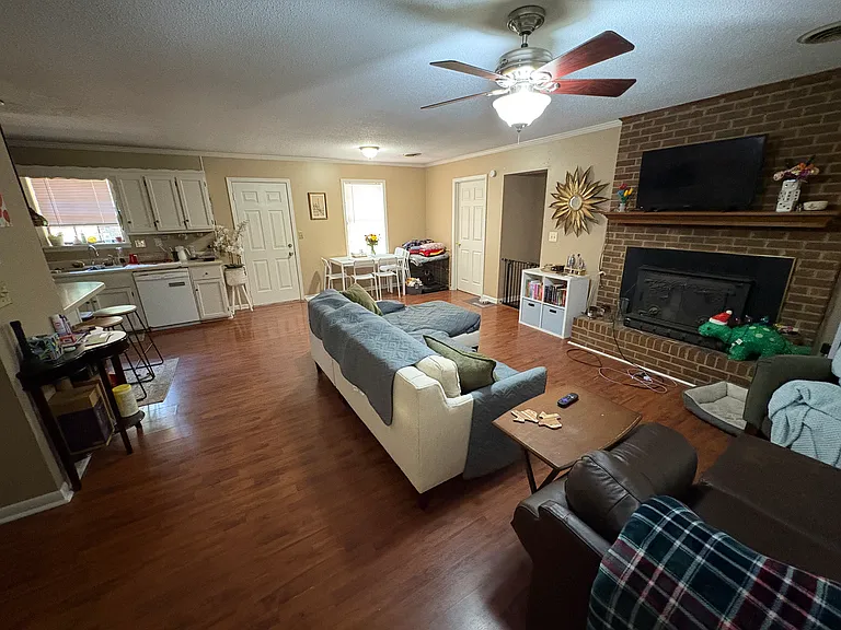 1001 Crawford Cir — Photo 3
