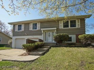 1425 Mayfield Ln, Hoffman Estates, IL 60169