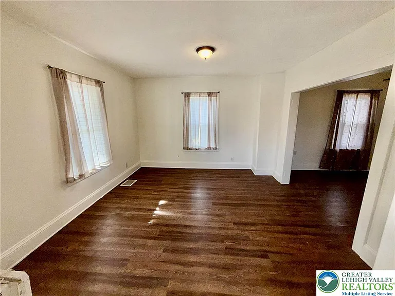 2955 Middletown Rd — Photo 5