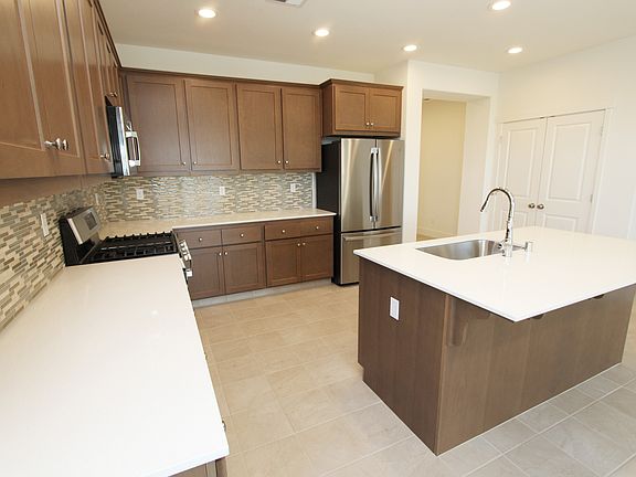 4th image of 1113 Pearl Dr