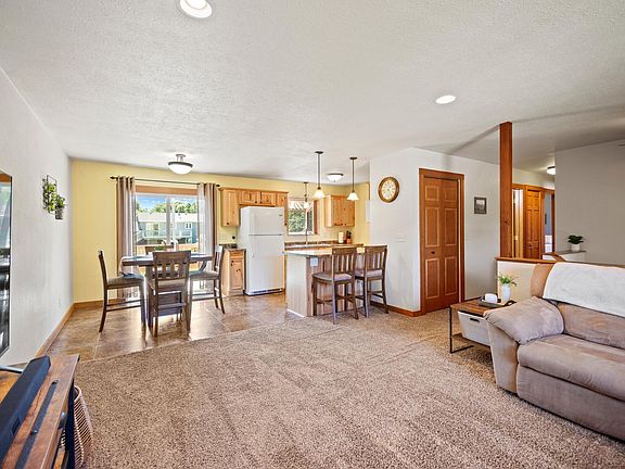 3rd image of 321 Arglen Dr