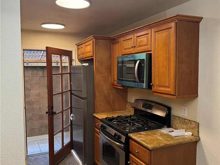 21219 Roscoe Blvd — Photo 7