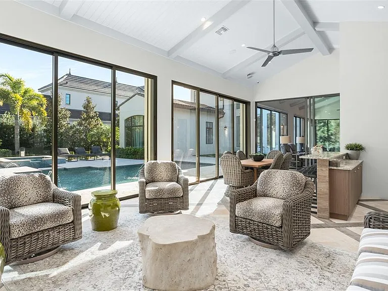 10331 Los Feliz Dr — Photo 40