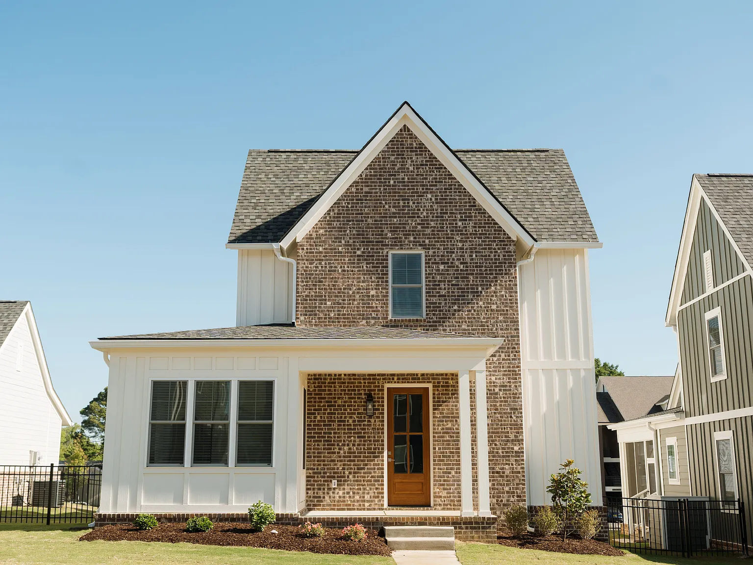 3 bed, 2.5 bath, 1596 sqft, $2,600 — Photo 1