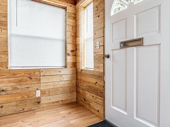 4th image of 2827 Bildahl St